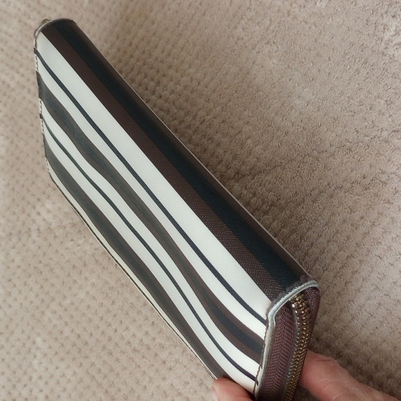 Tory Burch Robinson Striped Zip Around Wallet - Picture 9 of 11